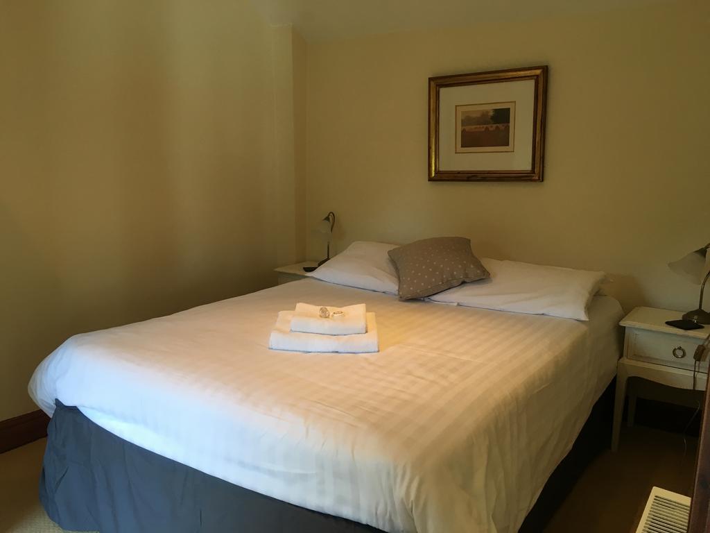The Crown Hotel Mundford Extérieur photo
