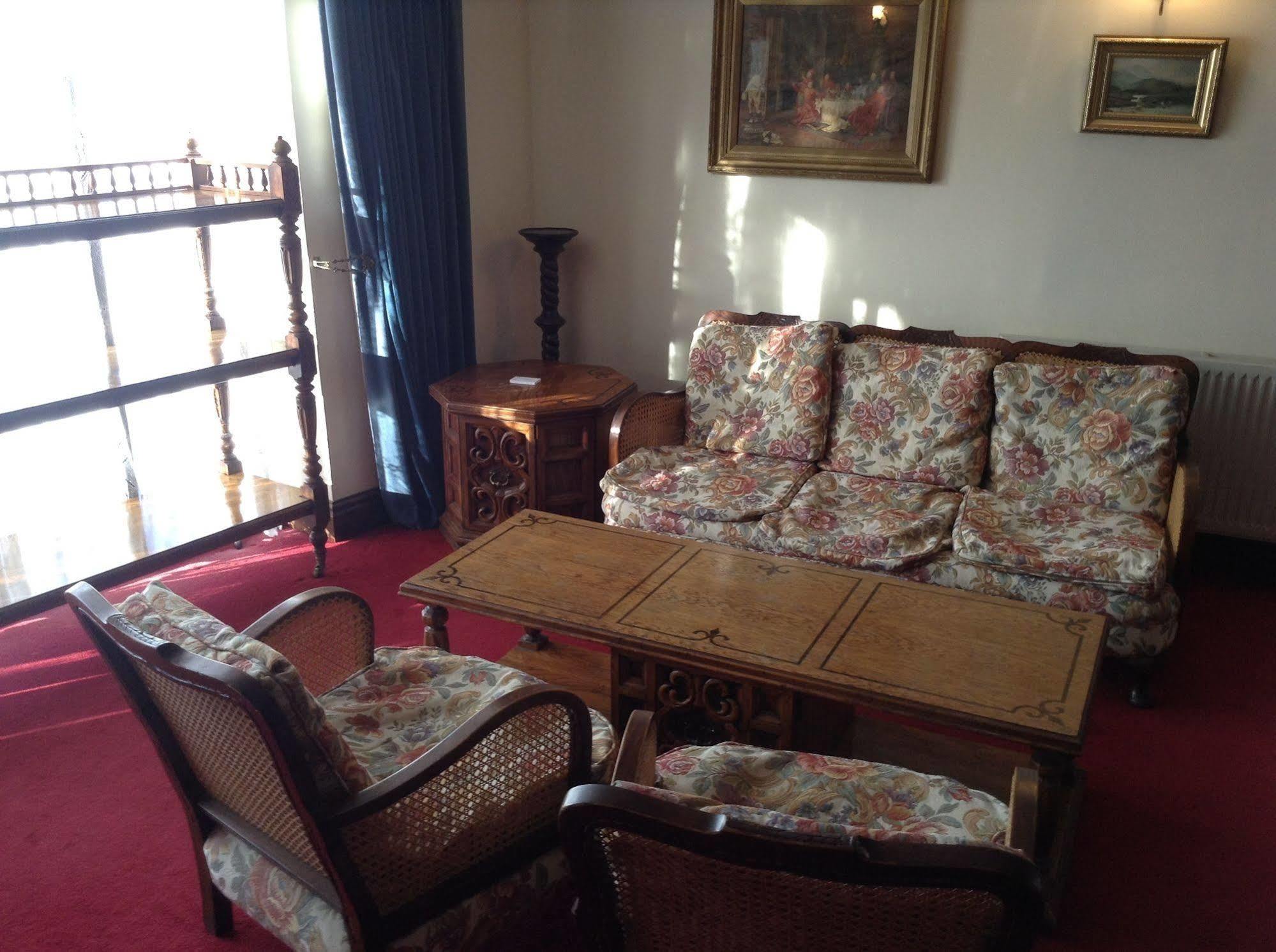 The Crown Hotel Mundford Extérieur photo
