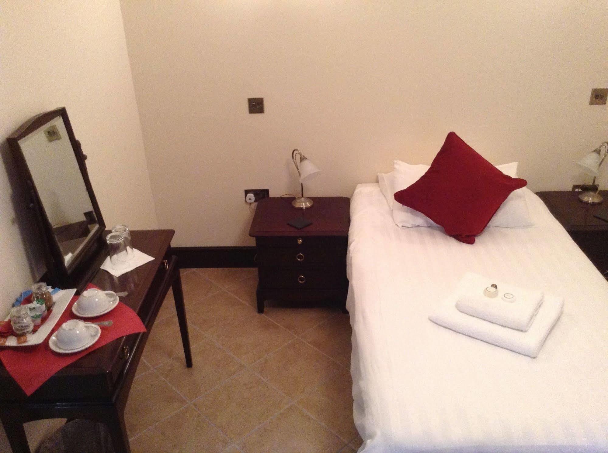 The Crown Hotel Mundford Extérieur photo