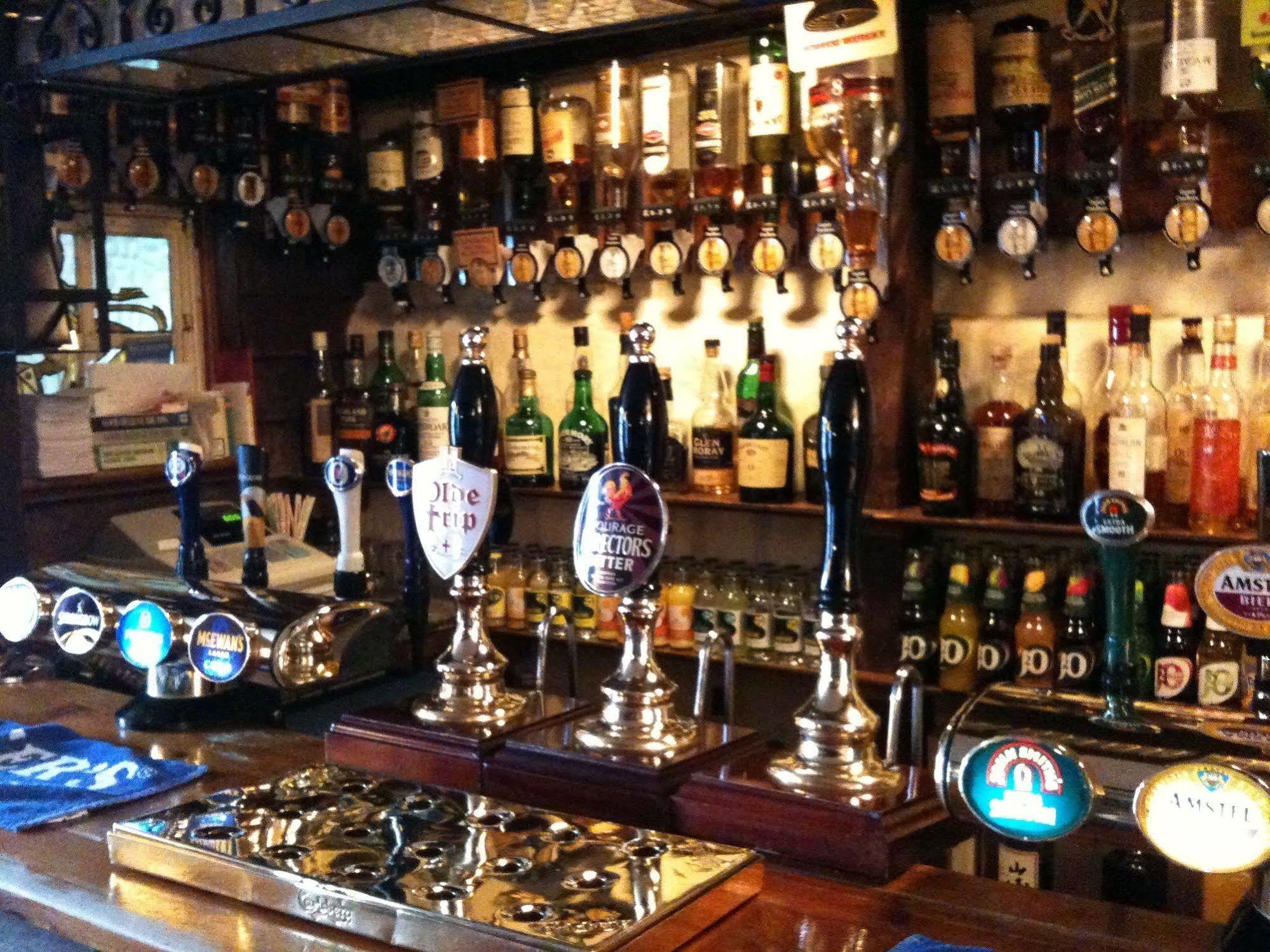 The Crown Hotel Mundford Extérieur photo