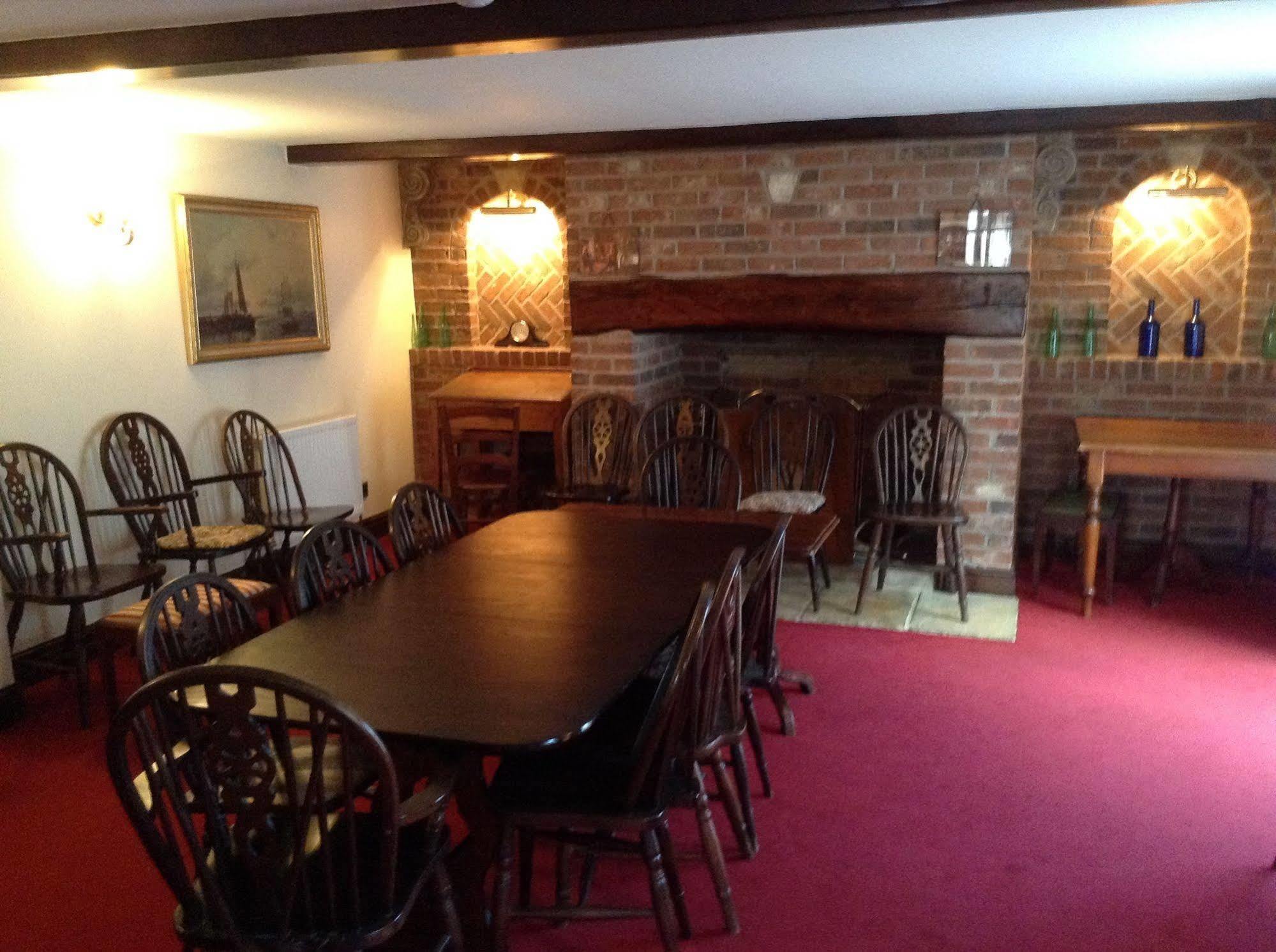 The Crown Hotel Mundford Extérieur photo